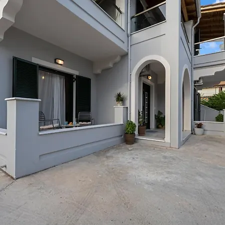 Evi'S Comfy House Apartment Kontokali Exterior photo